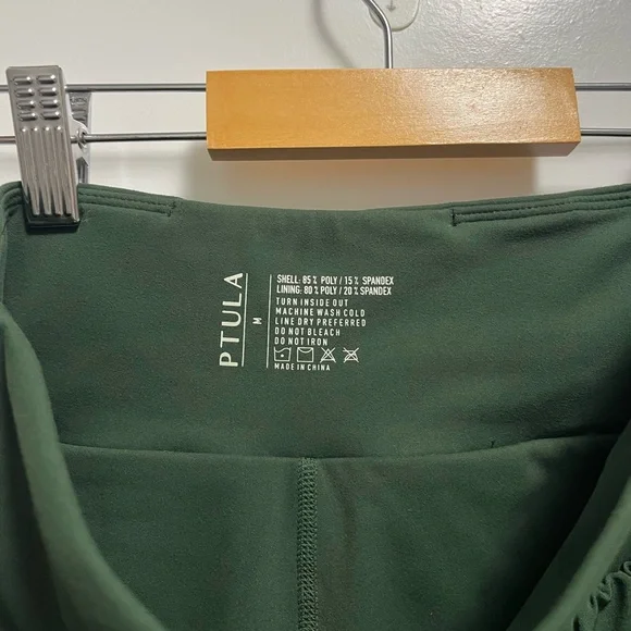 NWOT P’tula Flow Track Short in Hunter Green Women’s size Medium - Picture 5 of 5